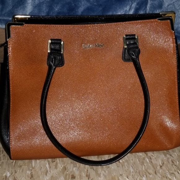 Calvin Klein Handbags - Calvin Klein Purse